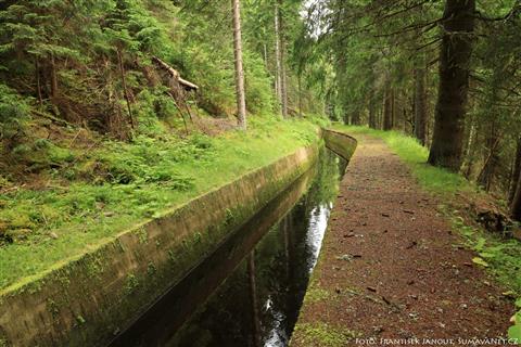 Náhon mezi vtokem z Teplé Vltavy a akvaduktem
